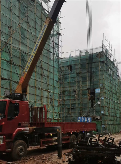 克山县“慢工细活”—— 吊车的 “微动控制” 技术